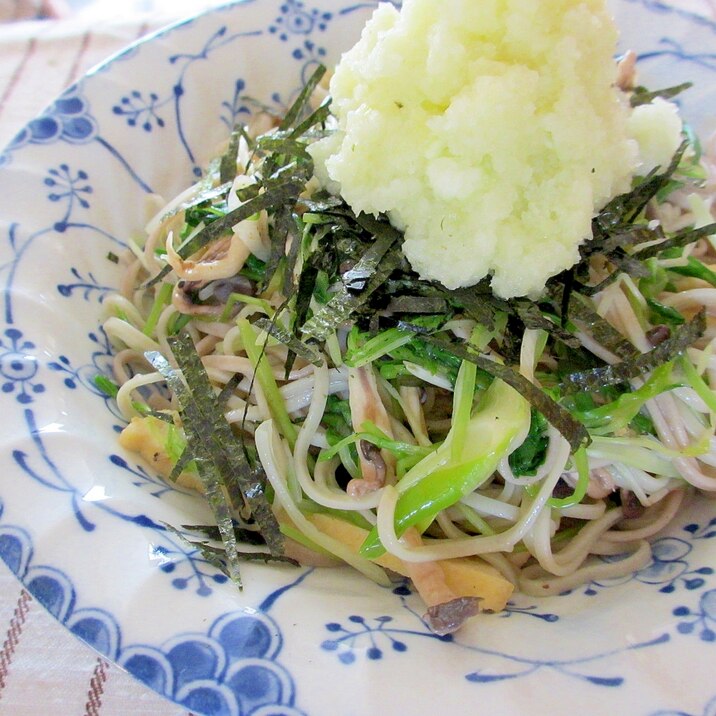 三つ葉ときのこの炒め蕎麦おろしのせ